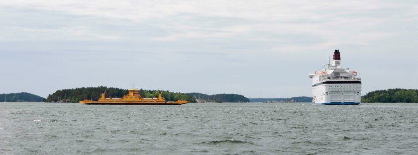 Varen langs de route die de grote schepen gaan
