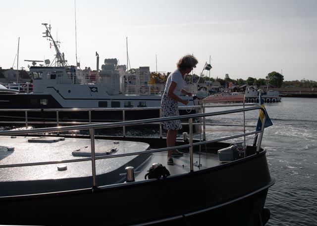 Het veer naar de overkant komt binnen